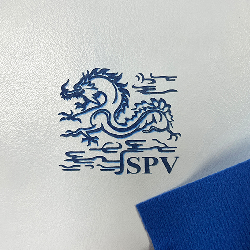 Fényes műbőr lapok ragasztóval/ragasztó nélkül